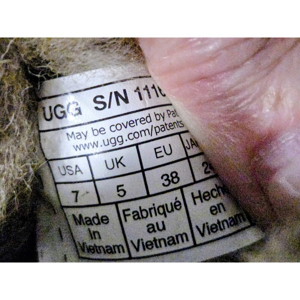UGG Women's Size 7 Suede Ankle Bootie UGGPlush Lined NWT - EU 38 MPN 1110 - Picture 2 of 6